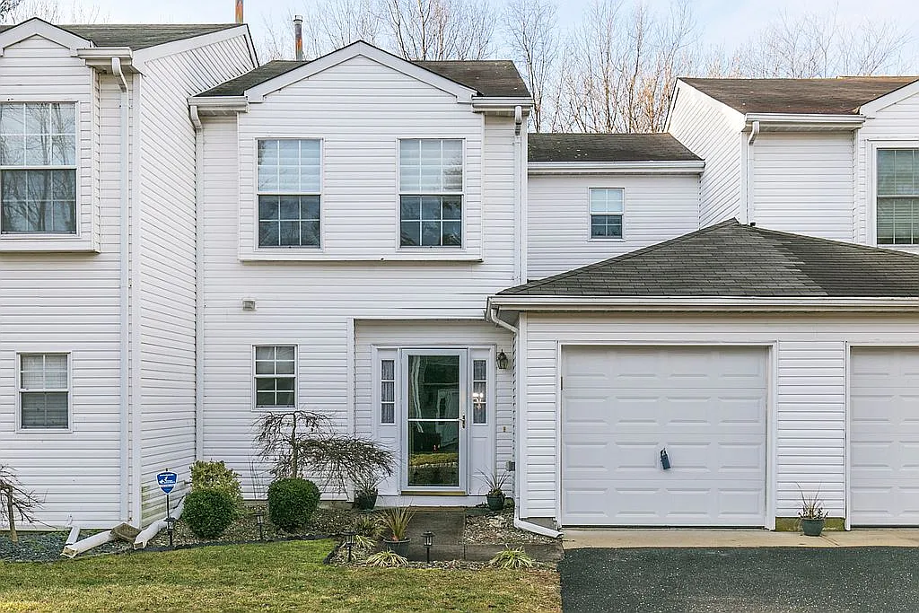 6 S Pointe Cir photo 1