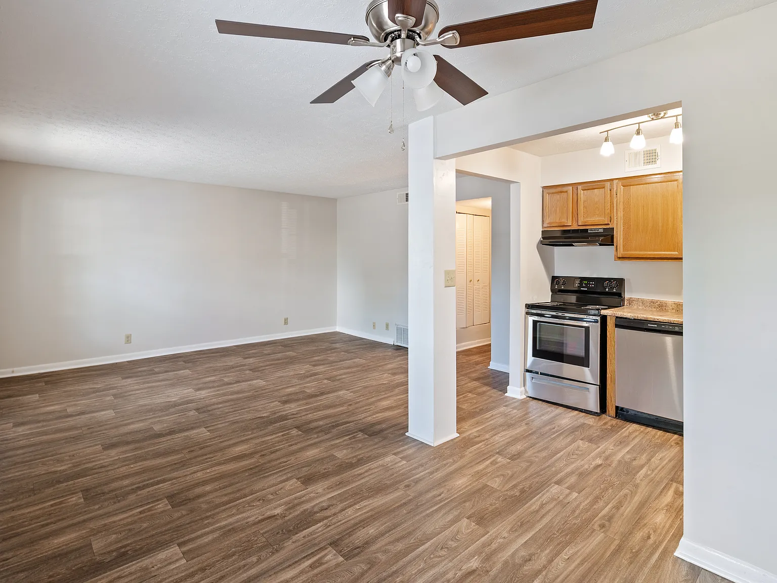 2 bed, 800 sqft, $999 — Photo 4