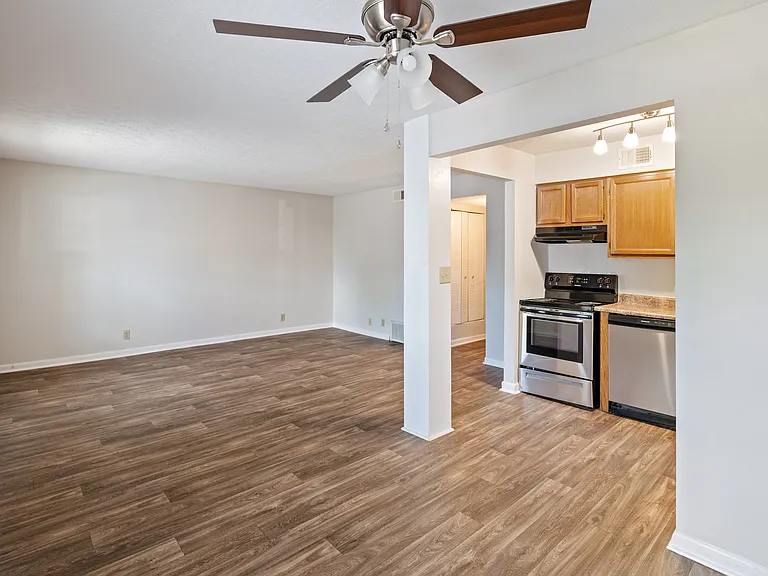 1870 Frankfort Ave #11 — Photo 4