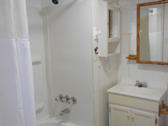 5th image of 219 W North St #2