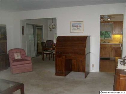 5th image of 916 Edgebrook Dr N