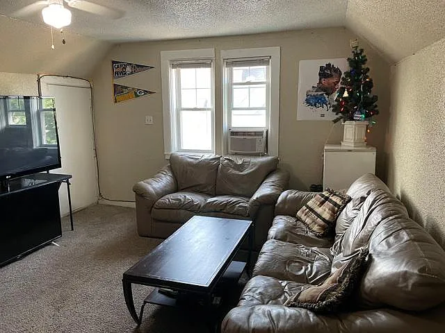 Photo 2 of 27 - 1515 N Cass St #6 - Milwaukee, WI Building Photo - 1515 N Cass St #6