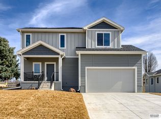 1160 N Cottonwood St, Wahoo, NE 68066