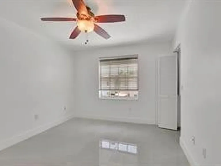 2410 NW 137th Ter — Photo 11