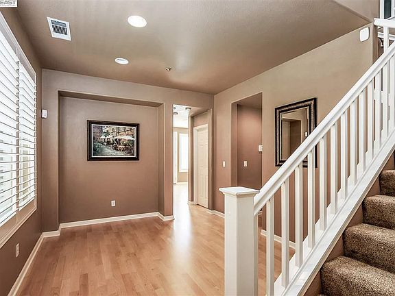 3rd image of 6191 Shadow Hill Dr