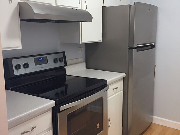 3rd image of 6141 Knollwood Dr #9-204