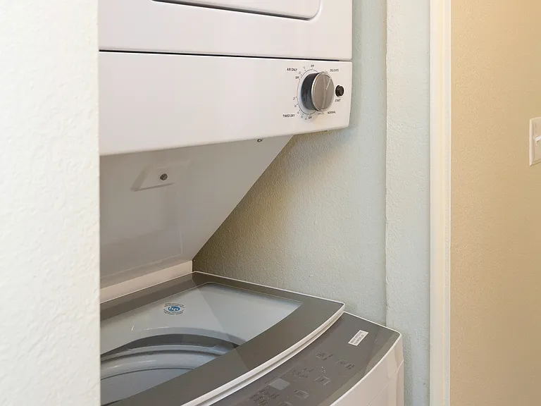 California Place Apartments — Photo 5