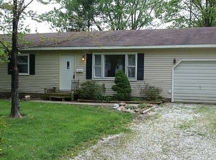 619 W 7th St, Flora, IL 62839