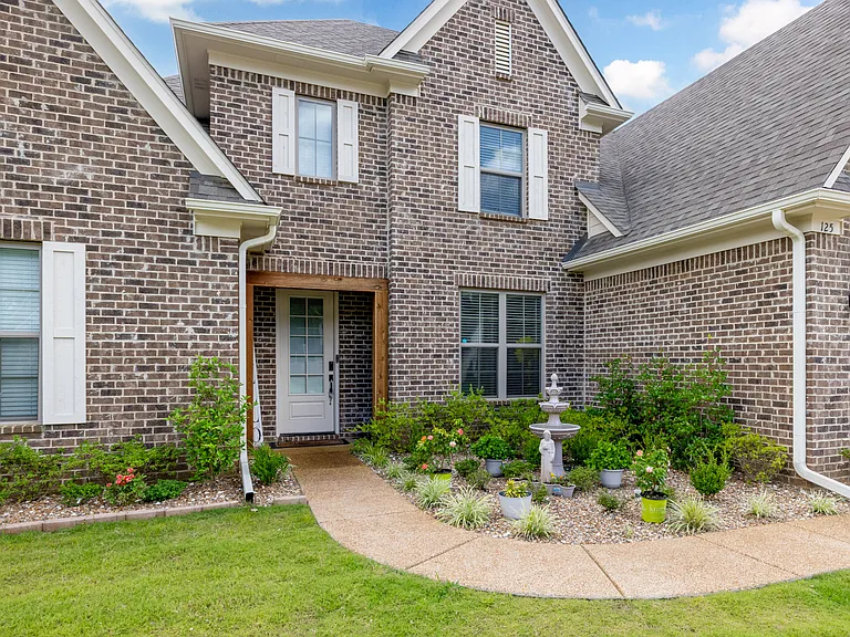 125 Valleyview Ln — Photo 3