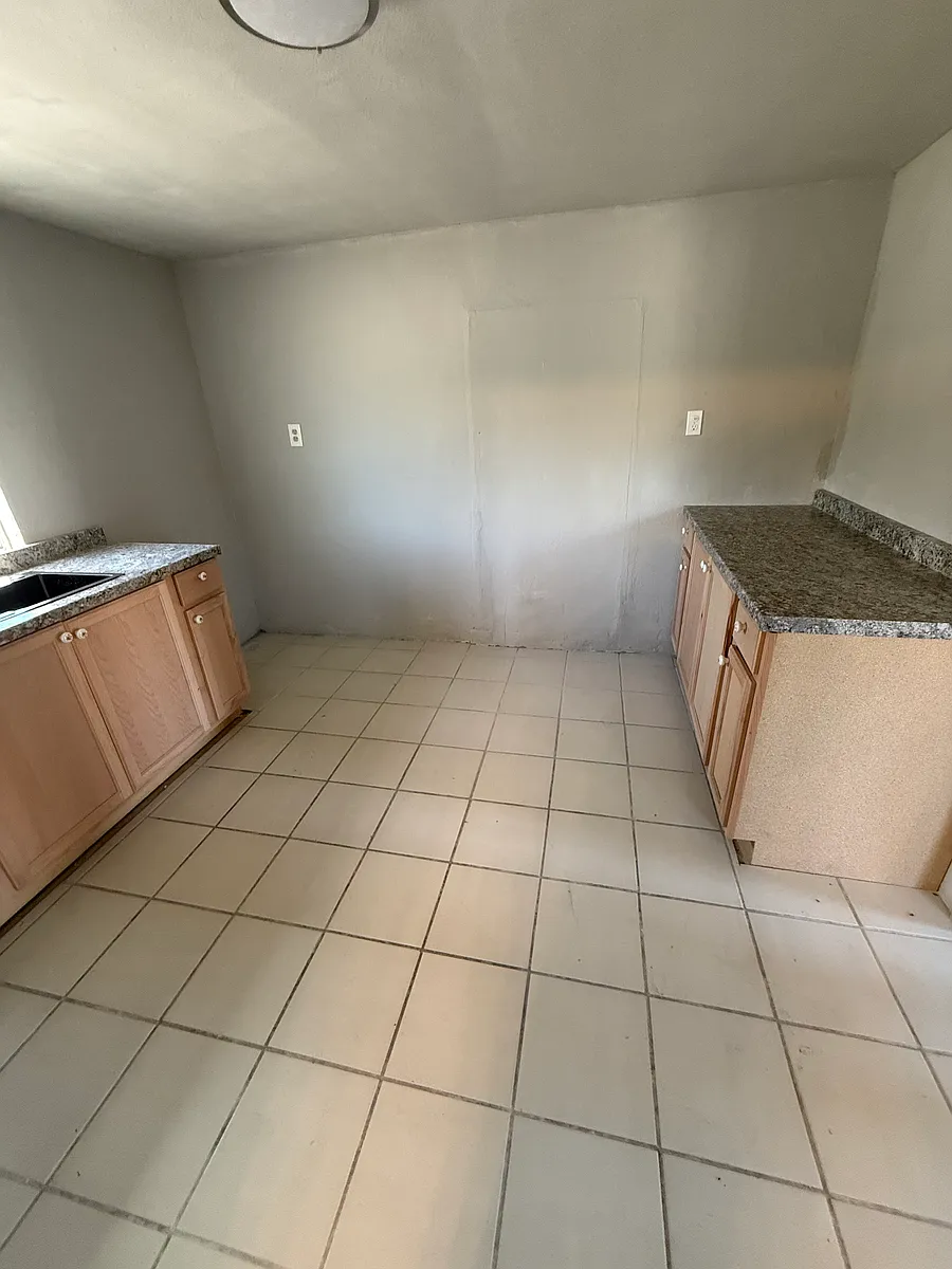 Building Photo - 1808 N Dickenson Ave #B