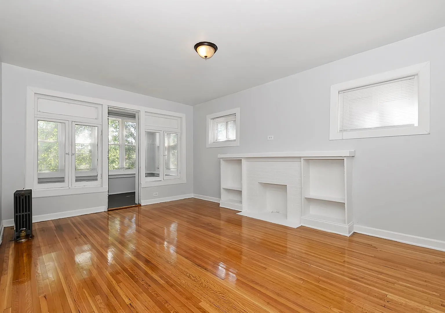 1514-1516 E 67th PL — Photo 2