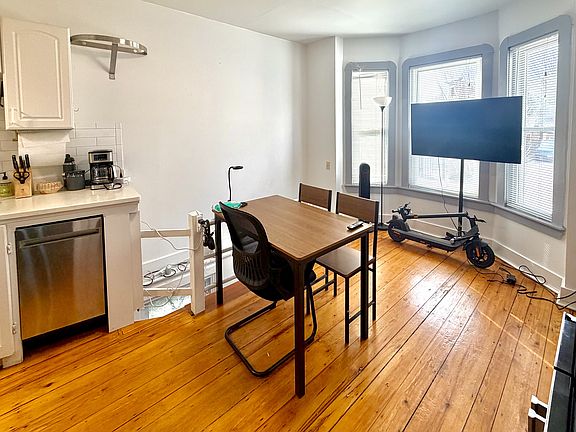 4th image of 32 Fairmont Ave #1F