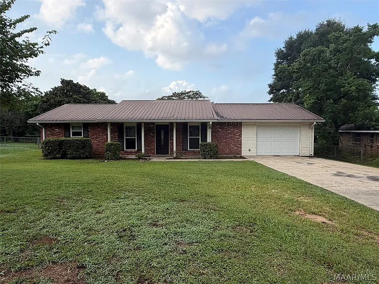 242 Clubview Dr — Photo 1