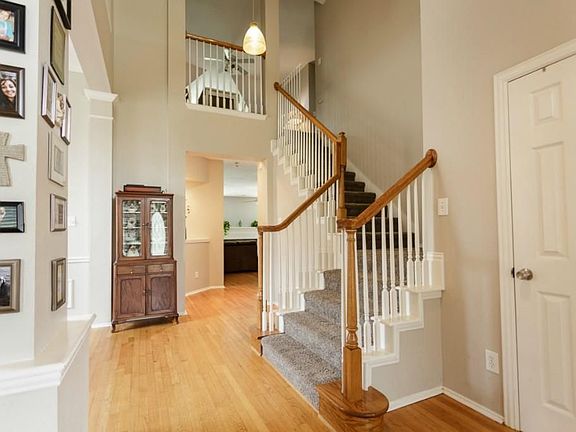 2nd image of 2705 Penny Ln