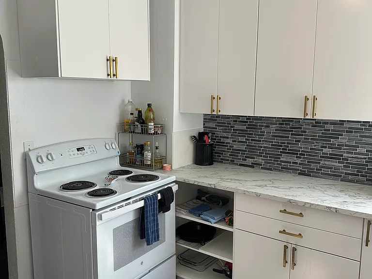 995 Benton St — Photo 8