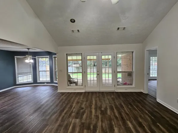379 Forest Park Dr, Montgomery, AL 36109