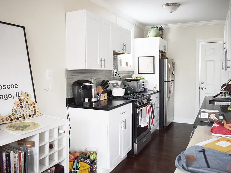 3839 N Greenview Ave #2W — Photo 3