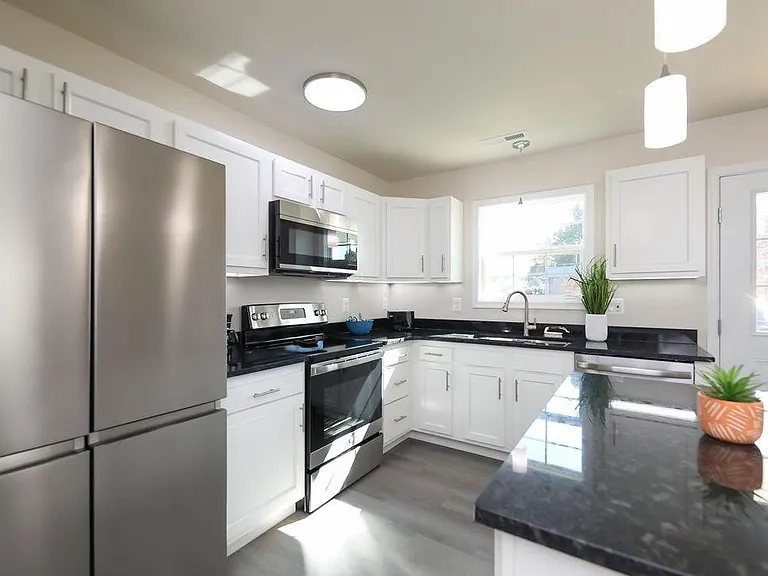 405 S Magnolia Ave — Photo 1