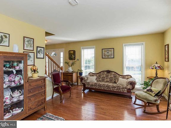 3rd image of 320 Turners Pond Dr