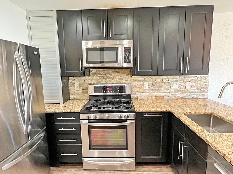 3032 S Macon Cir — Photo 11