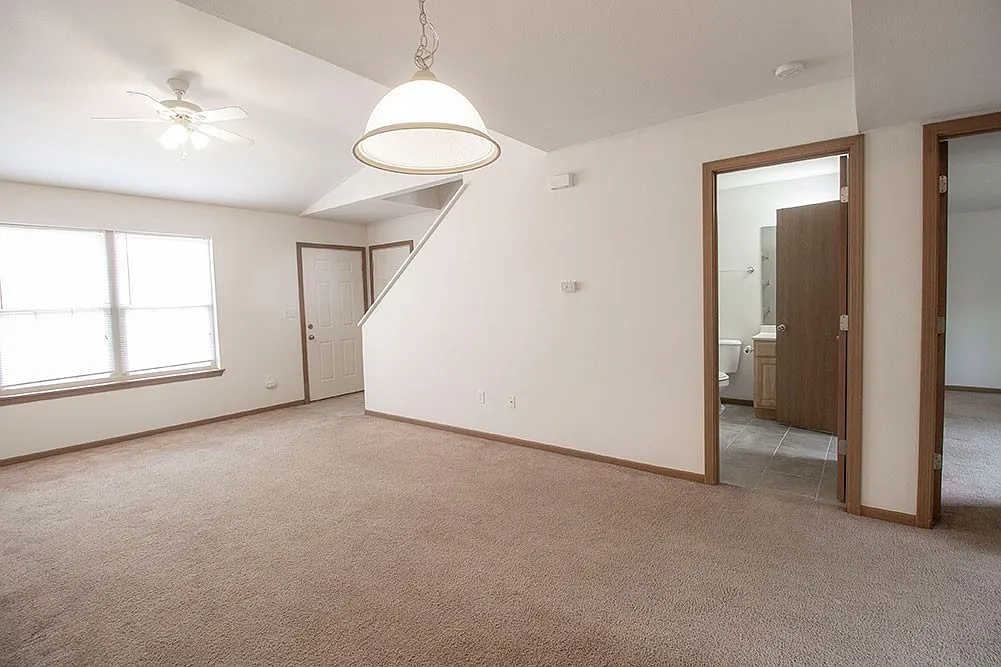 Large 4 bedroom Duplex — Photo 4