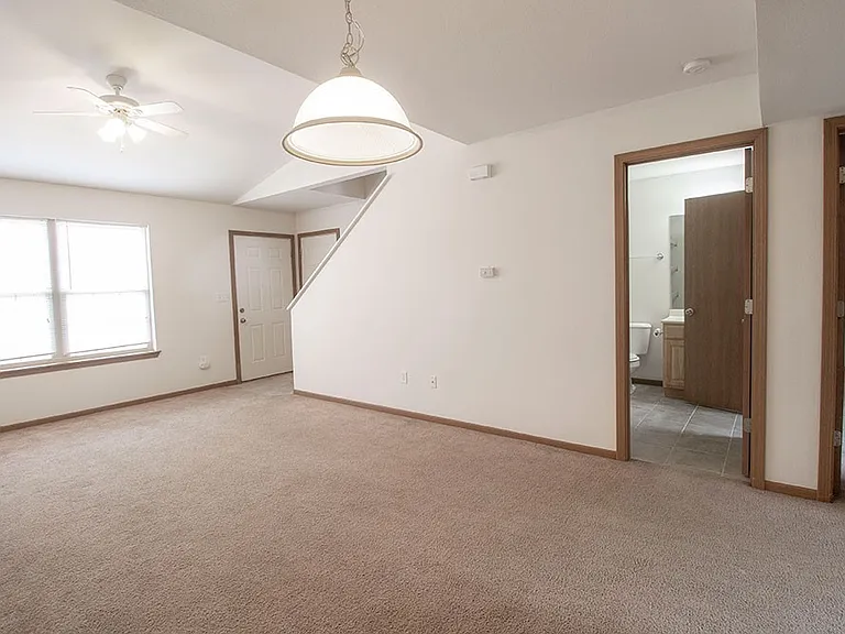 2119 Ballenger Ln — Photo 4