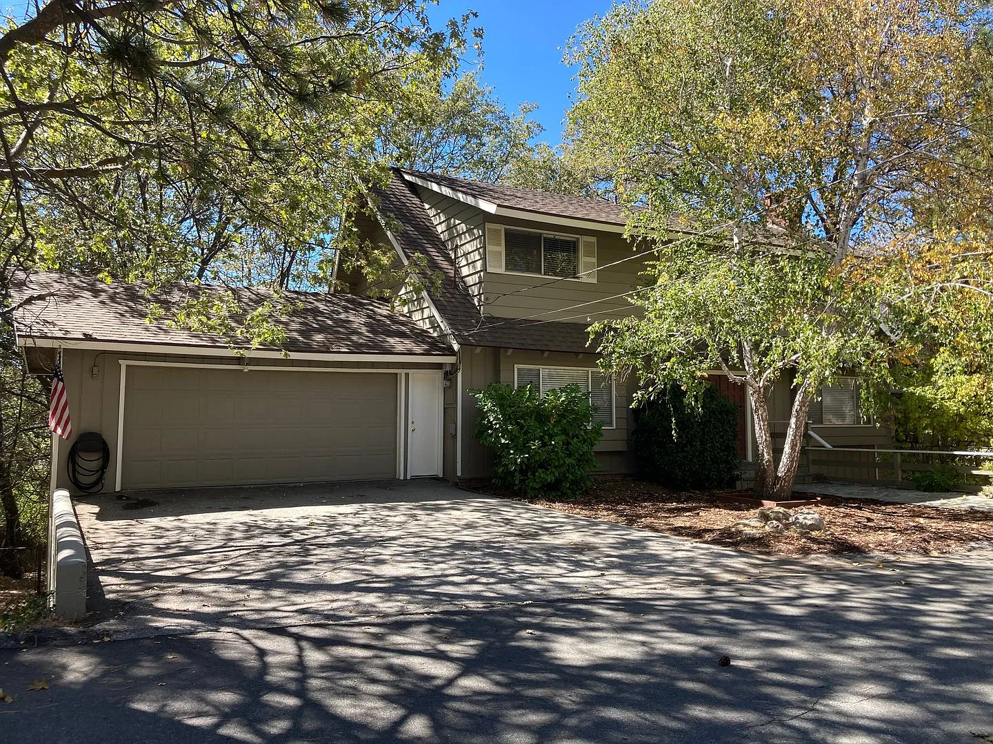 Amazing Four Bedroom Two Bath Home with Two Car Garage — Photo 1