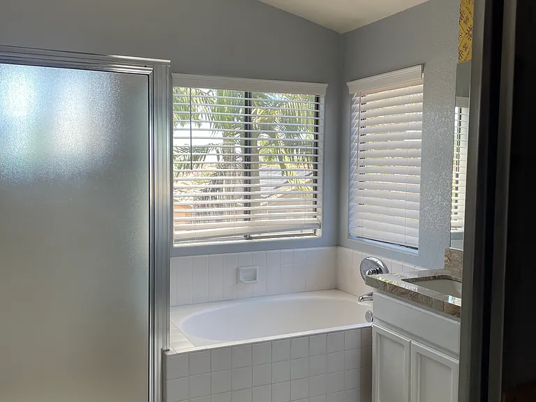1279 Vera Cruz — Photo 4