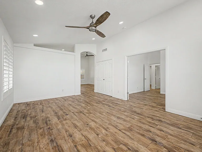 6919 E Lakeview Ave — Photo 17