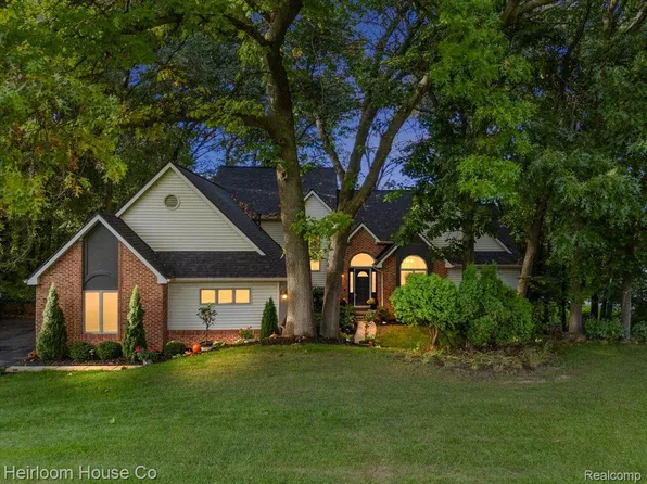 7891 Open Meadows Dr, Brighton, MI 48116