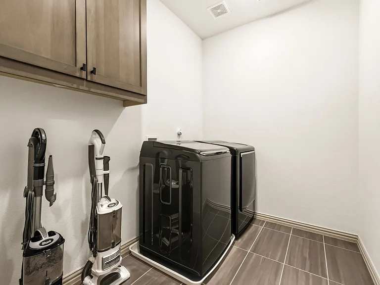 3720 Dutchess Dr — Photo 13