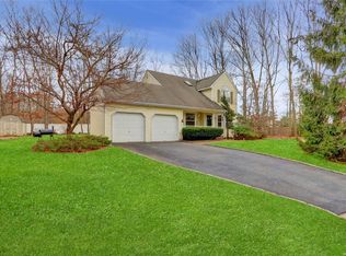 141 Natures Ln, Miller Place, NY 11764