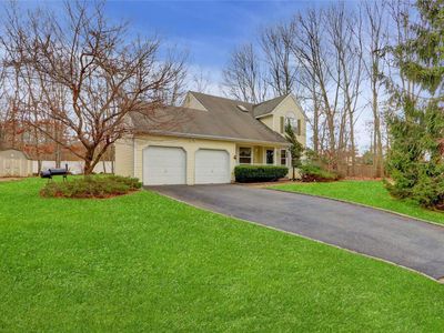 141 Natures Lane, Miller Place, NY, 11764