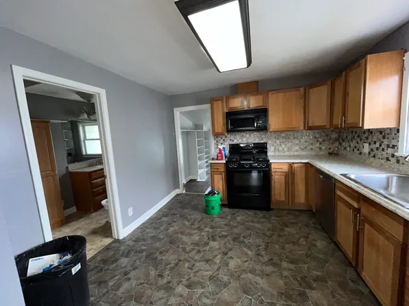 1452 E Logan St, Decatur, IL 62526