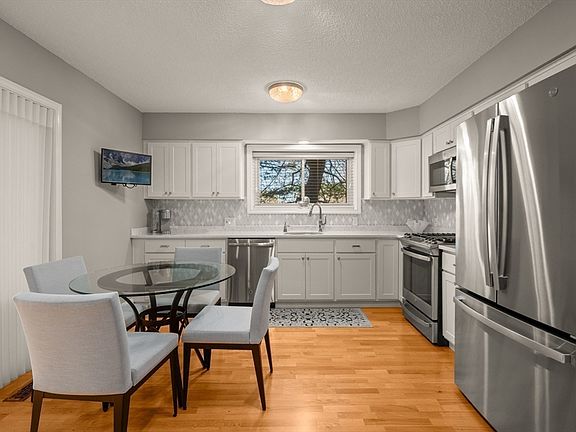5th image of 6 Whalers Ln #6