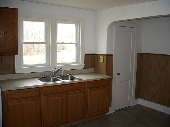 2nd image of 1121 Ramona Ave