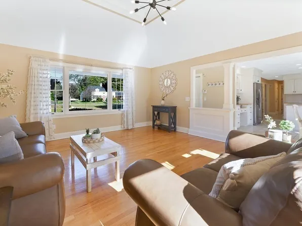 217 Porter Rd, East Longmeadow, MA 01028