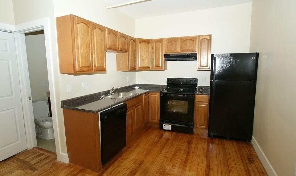 2nd image of 246 Humphrey St APT 2