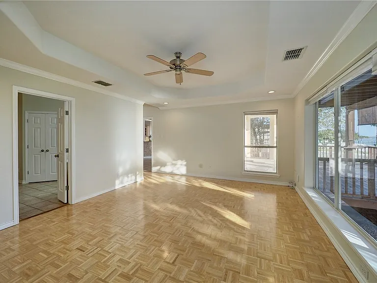1343 Bayview Dr — Photo 15