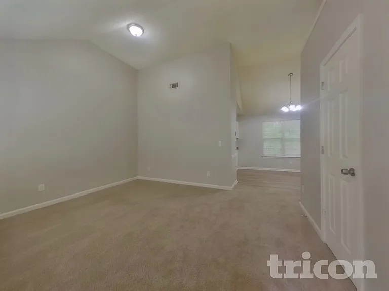 3028 Stonebridge Creek Dr — Photo 3