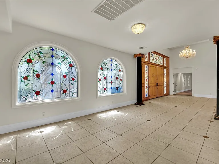 1250 Shadow Ln — Photo 3