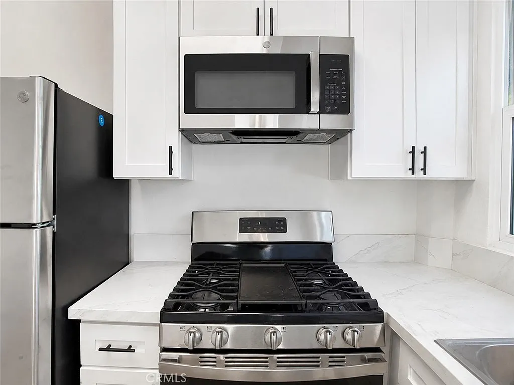 1 bed, 419 sqft, $2,995 — Photo 2