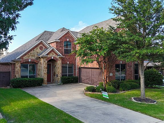 2nd image of 513 Royal Glade Dr