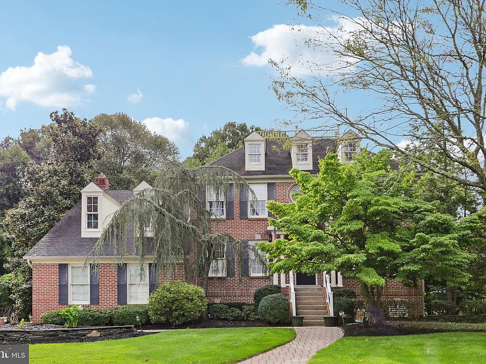 1st image of 4 Broadacre Ct