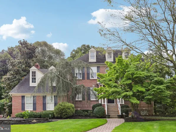 4 Broadacre Ct, Mount Laurel, NJ 08054