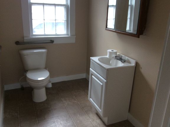 5th image of 803 E Wood St