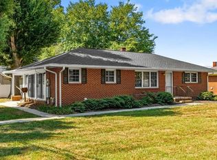 212 W Gilbreath St, Graham, NC 27253