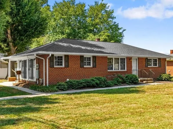 212 W Gilbreath St, Graham, NC 27253