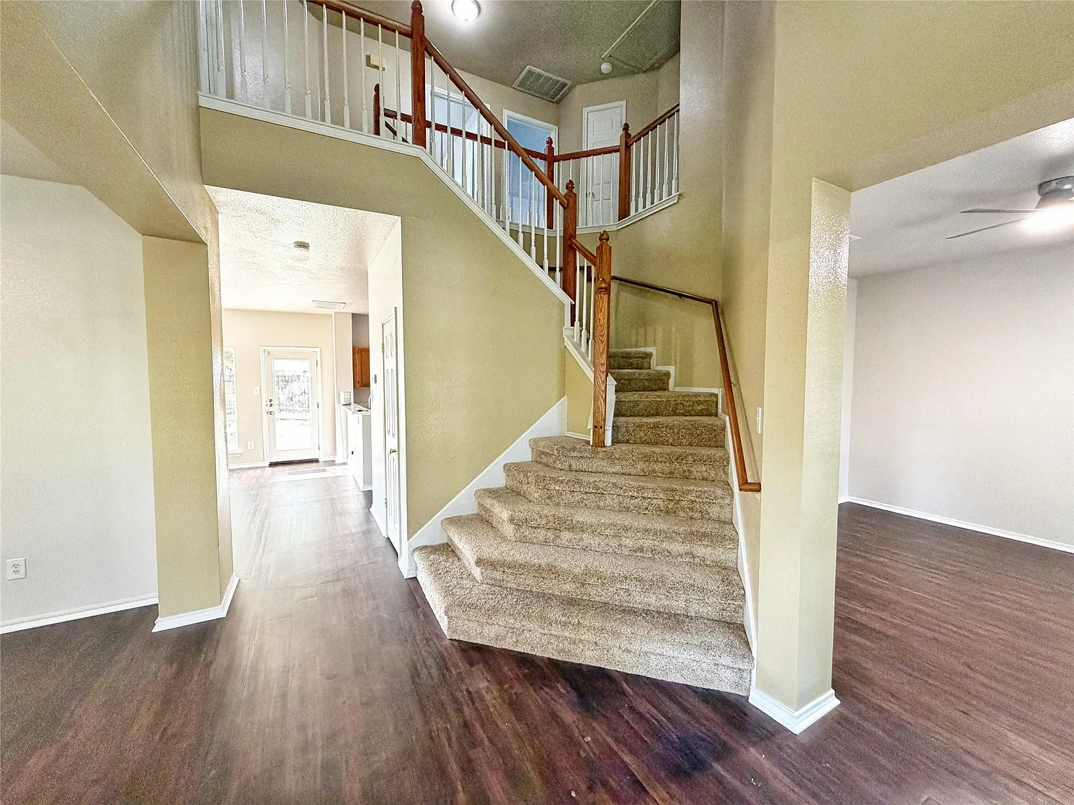 4 bed, 2.5 bath, 2312 sqft, $2,500 — Photo 2