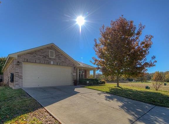 2nd image of 2515 Saint James Pl